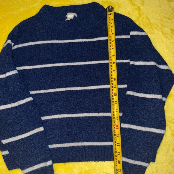 H&M Women’s Navy and White Striped Crewneck Sweater - Picture 2 of 5